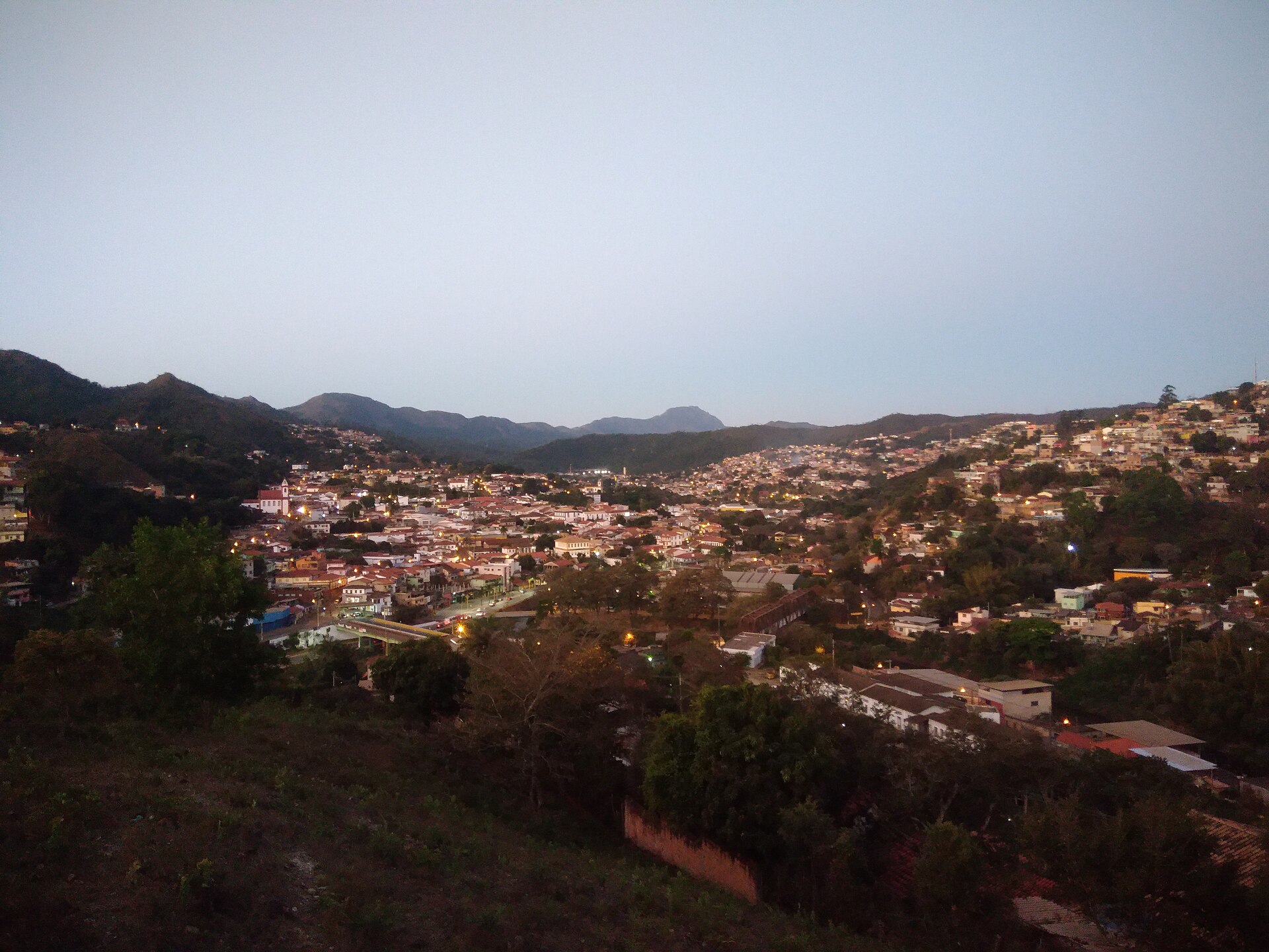 Imagem de referência de Sabará, descrito nos dados abertos como município do estado de Minas Gerais, Brasil