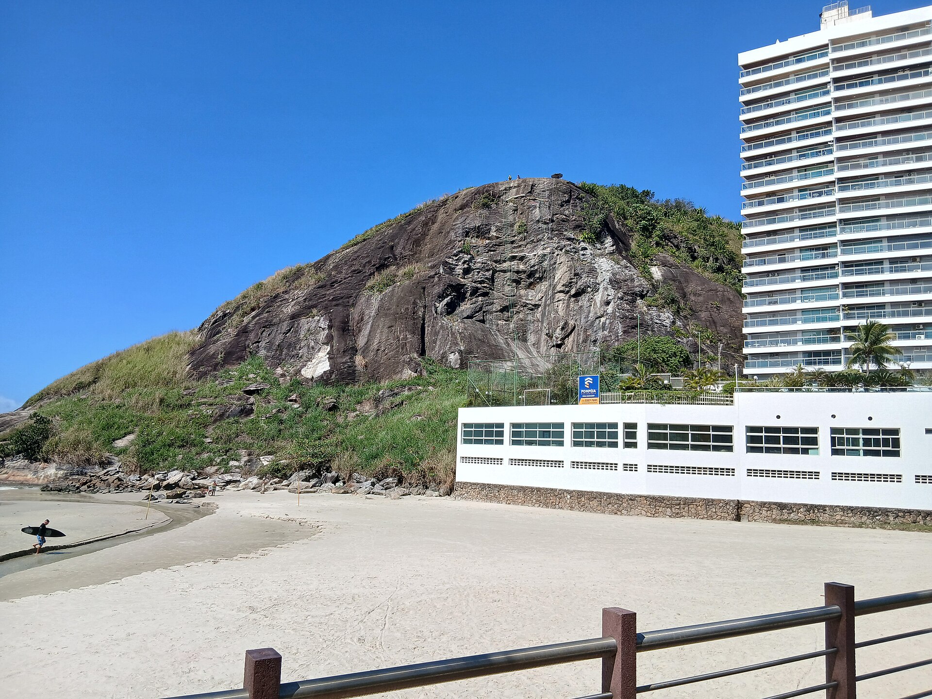 Imagem de referência de Morro do Maluf, descrito nos dados abertos como morro em Guarujá/SP, Brasil