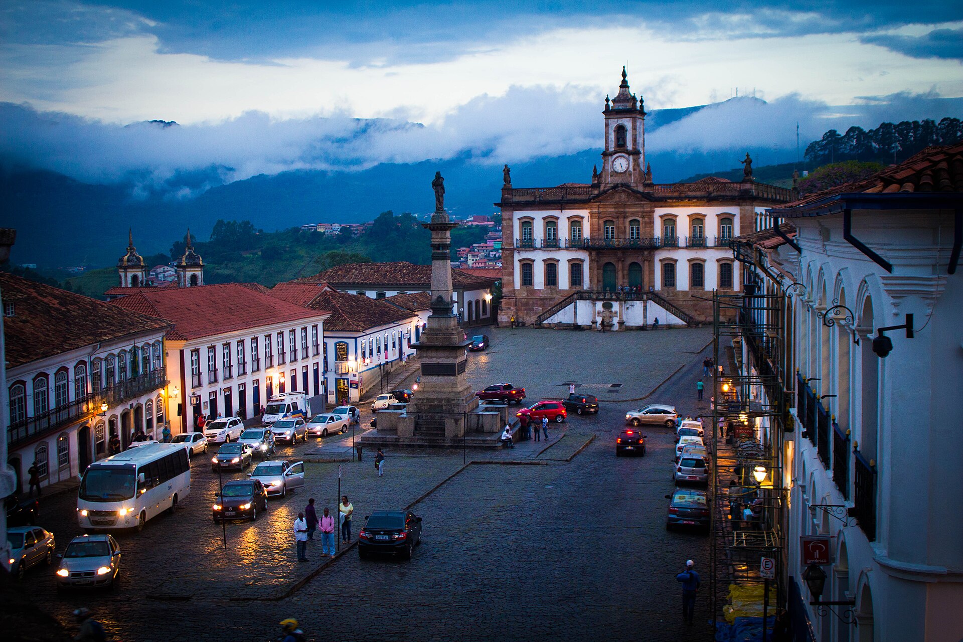 Imagem de referência de Praça Tiradentes (Ouro Preto), descrito nos dados abertos como patrimônio localizado no Brasil