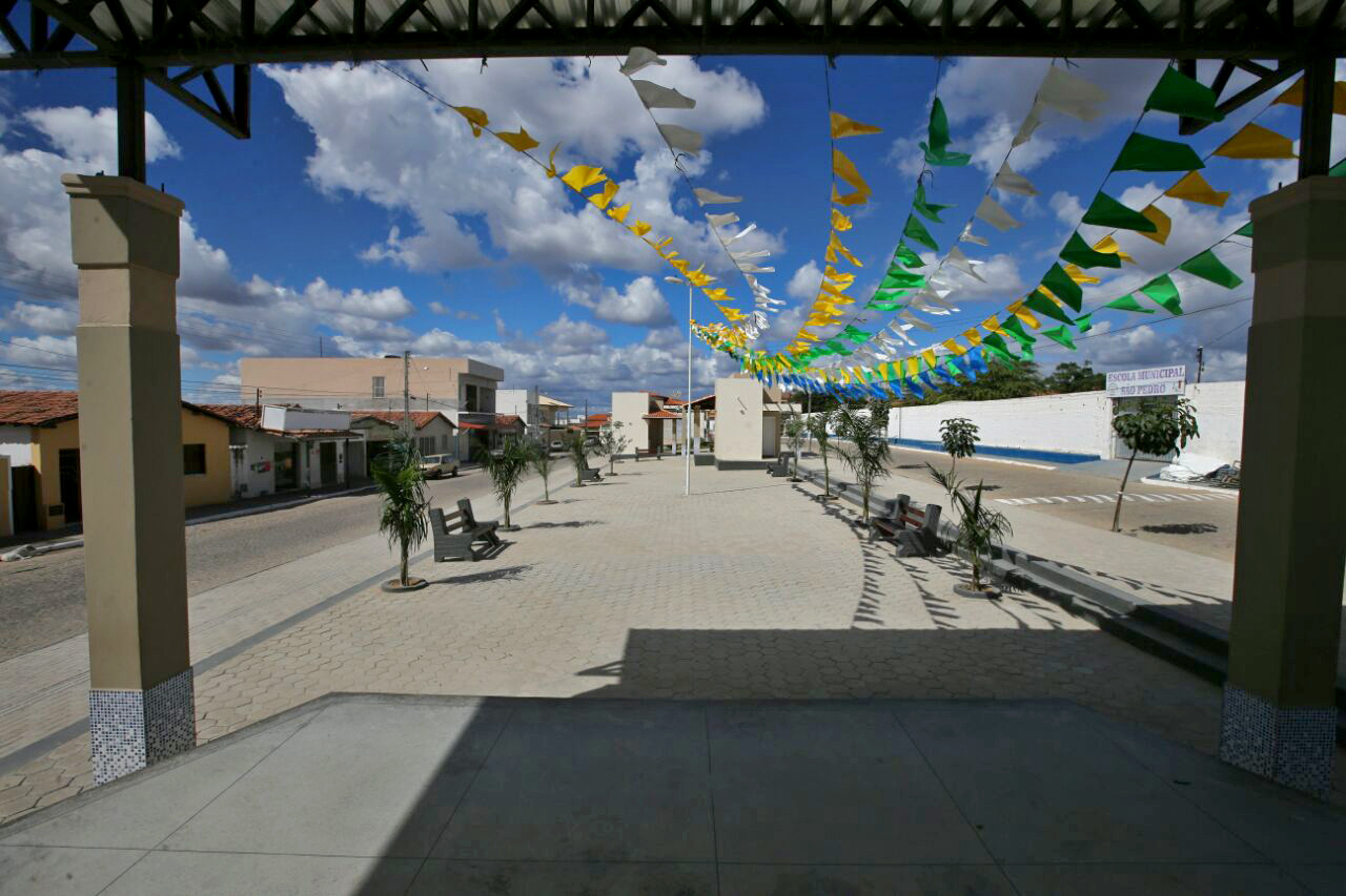 Imagem de referência de Aracatu, descrito nos dados abertos como município do Estado da Bahia, Brasil