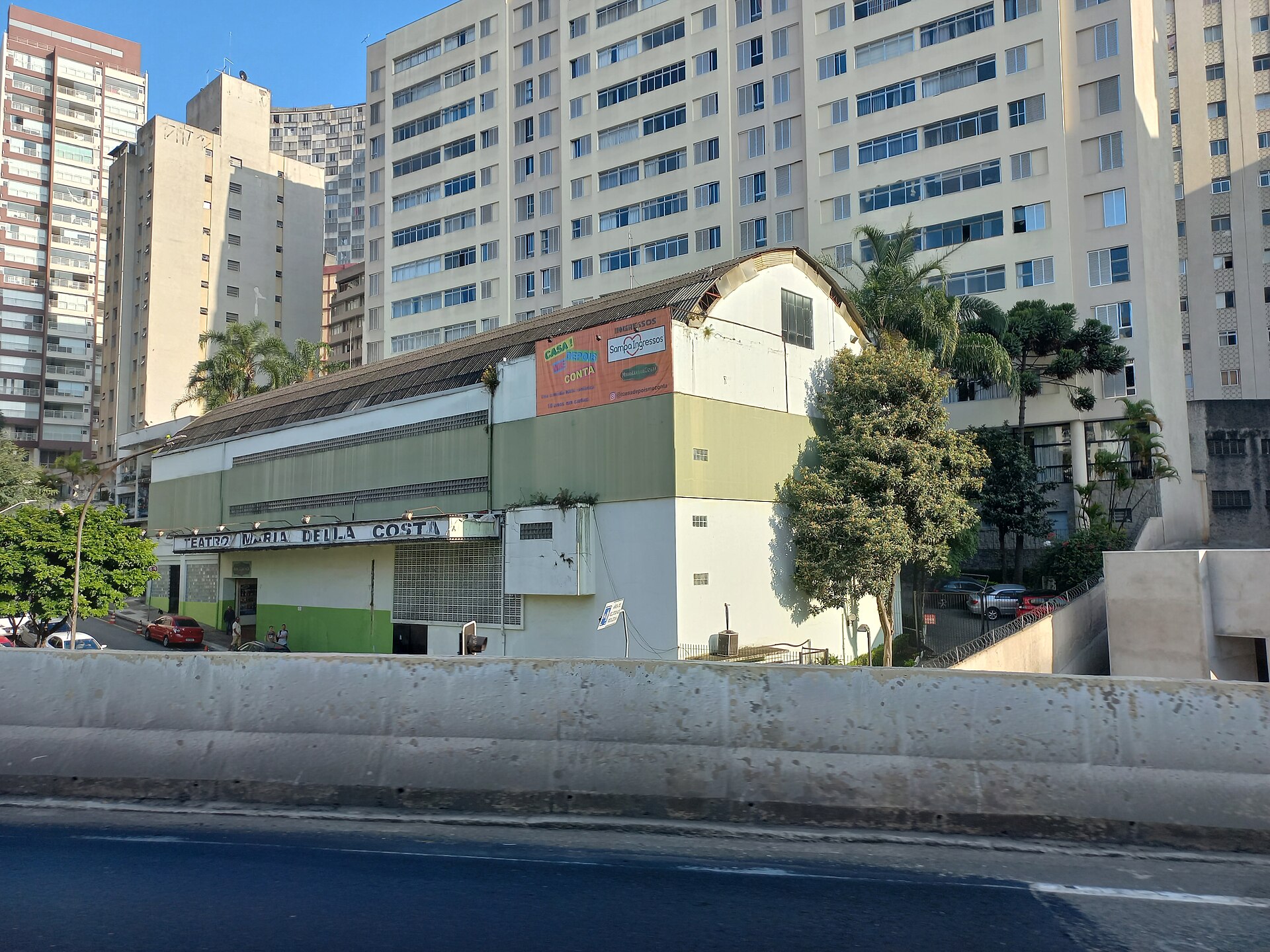 Imagem de referência de Teatro Maria Della Costa, descrito nos dados abertos como teatro em São Pauo, São Paulo, Brasil