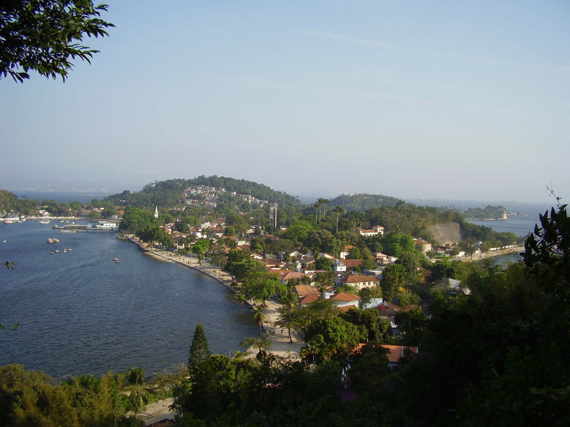 Imagem de referência de Ilha de Paquetá, descrito nos dados abertos como ilha na baía de Guanabara