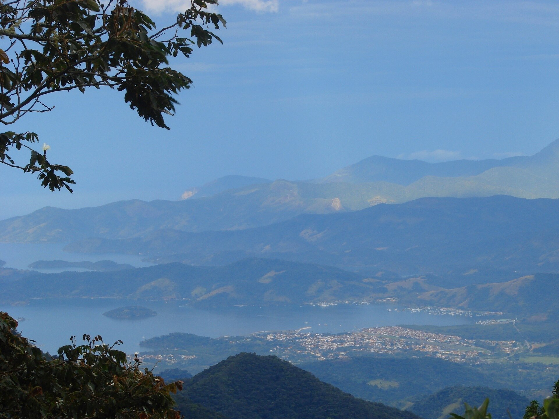 Imagem de referência de Área de Proteção Ambiental da Baía de Paraty, descrito nos dados abertos como área de Proteção Ambiental da Baía de Paraty de nível Municipal, localizado (a) em Parati (RJ)