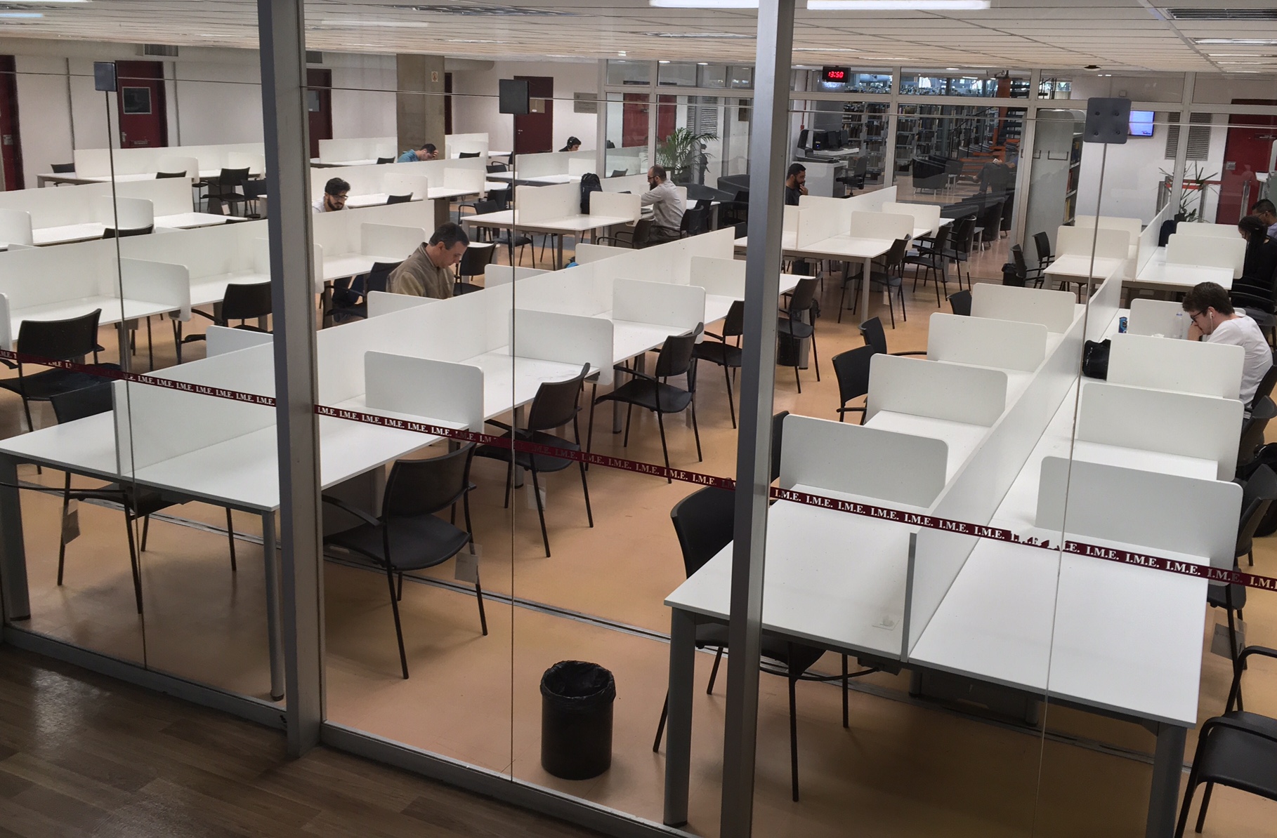 Imagem de referência de Biblioteca Carlos Benjamin de Lyra, descrito nos dados abertos como biblioteca universitária de matemática