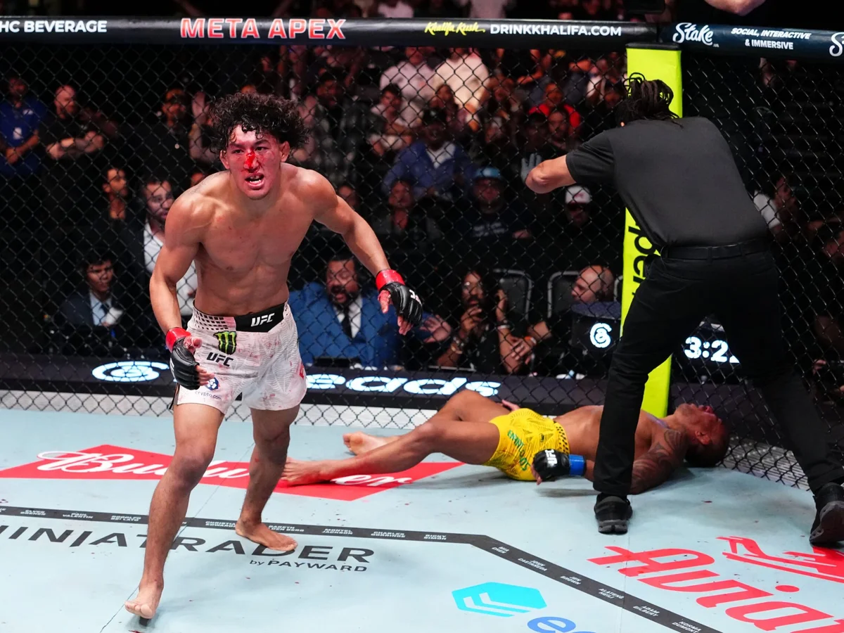 UFC: brasileiro é levado ao hospital após derrota dura em luta principal