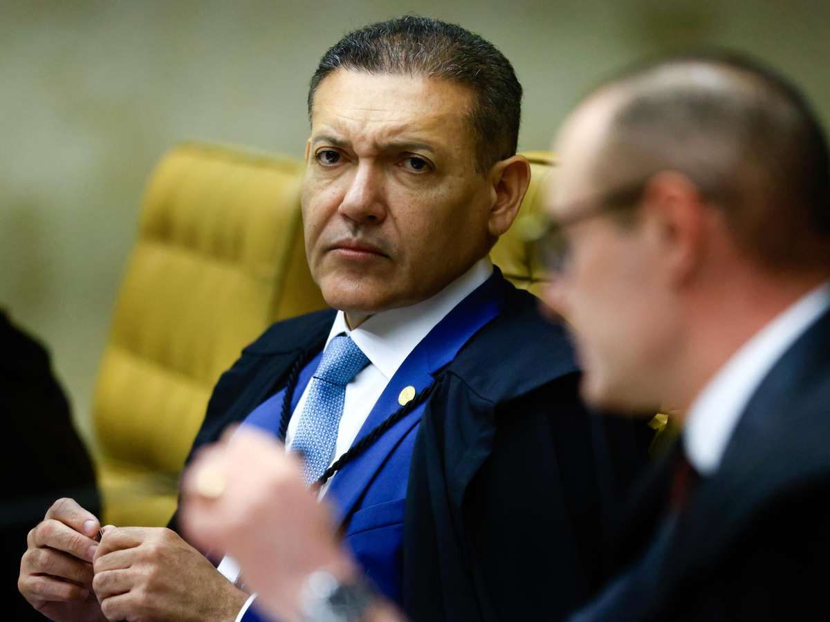 Ministro Nunes Marques suspende jingle da campanha de Lula contra Flávio Bolsonaro