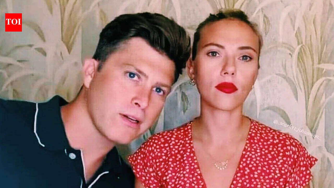 O primeiro passeio no tapete vermelho de Scarlett Johansson e Colin Jost em um ano: o casal impressiona com roupas cinzas na estreia de 'Paper Tiger'