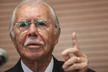 José Sarney continua internado em hospital em SP e tem previsão de alta para a próxima semana