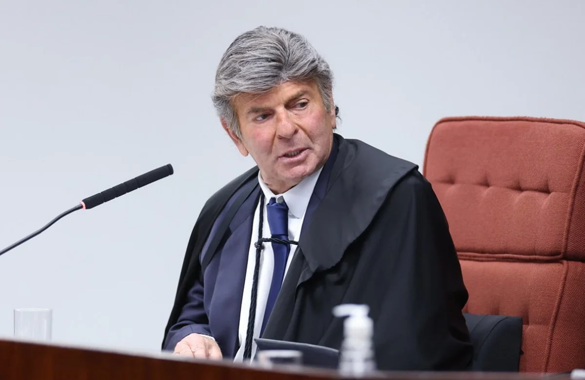 Foto colorida Luiz Fux no julgamento de Bolsonaro