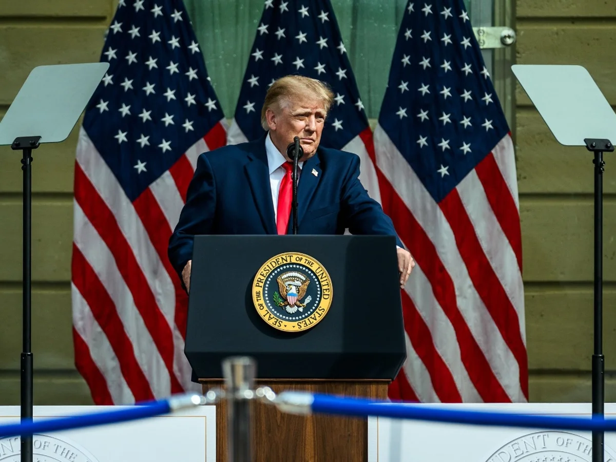 Aprovação de Donald Trump atinge mínima histórica de 32%
