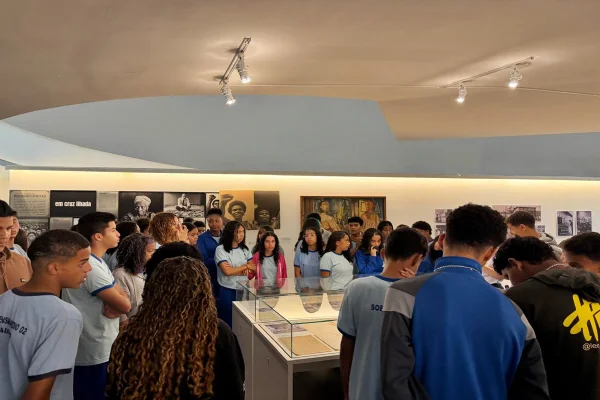 Alunos da Fercal conhecem história do DF na mostra Utopias em construção