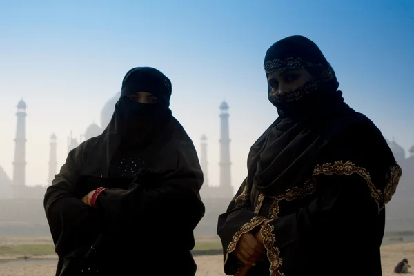 Burcas e niqabs são proibidos na Itália e em cidades da Espanha