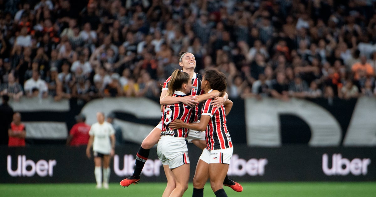 Corinthians sai na frente, mas São Paulo busca virada na 1ª final do Brasileiro feminino