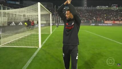 Goleiro sensação da Copa, Vozinha é apresentado aos torcedores do Colo Colo, do Chile