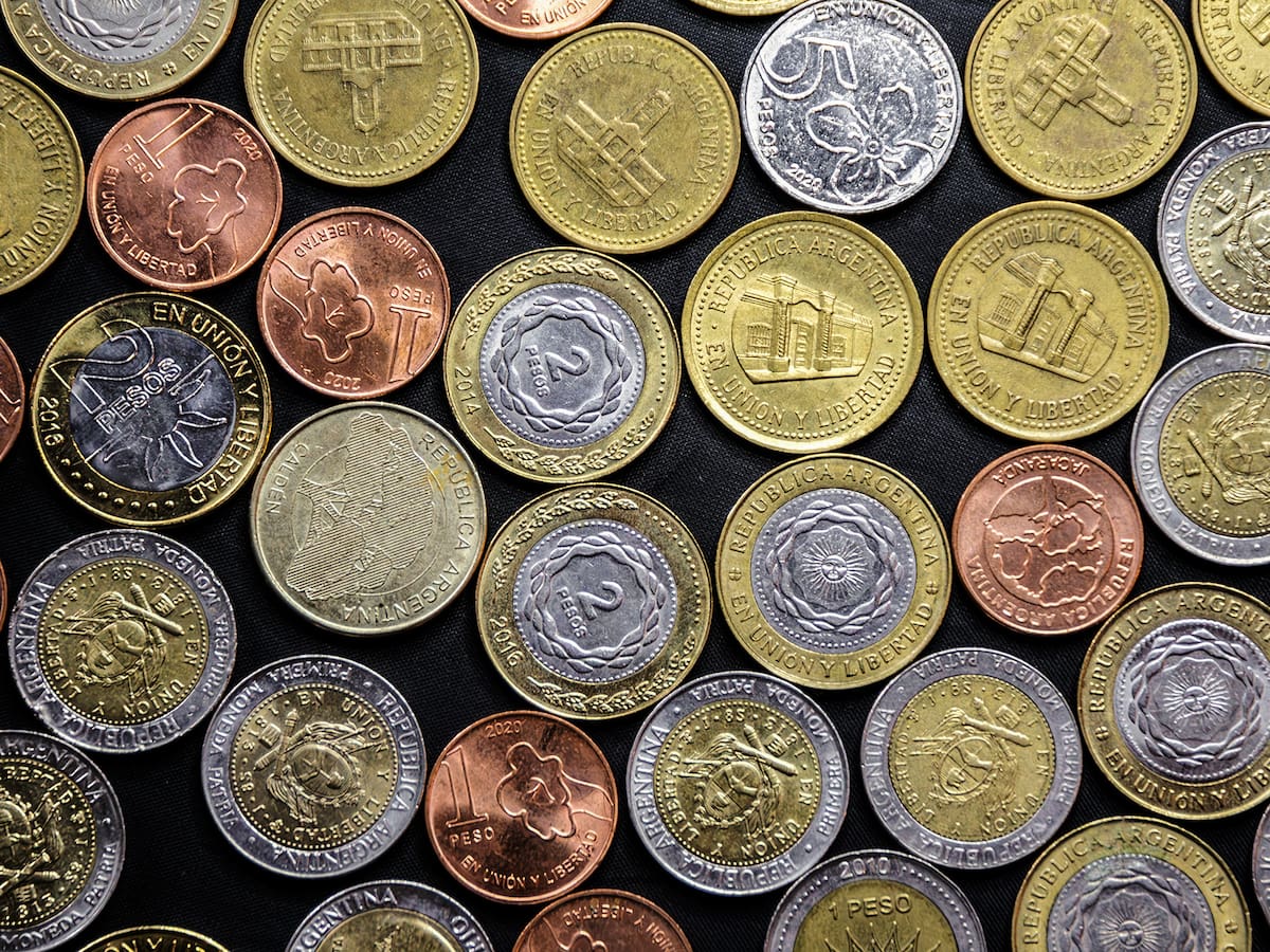 Monedas argentinas, una rareza de curso legal