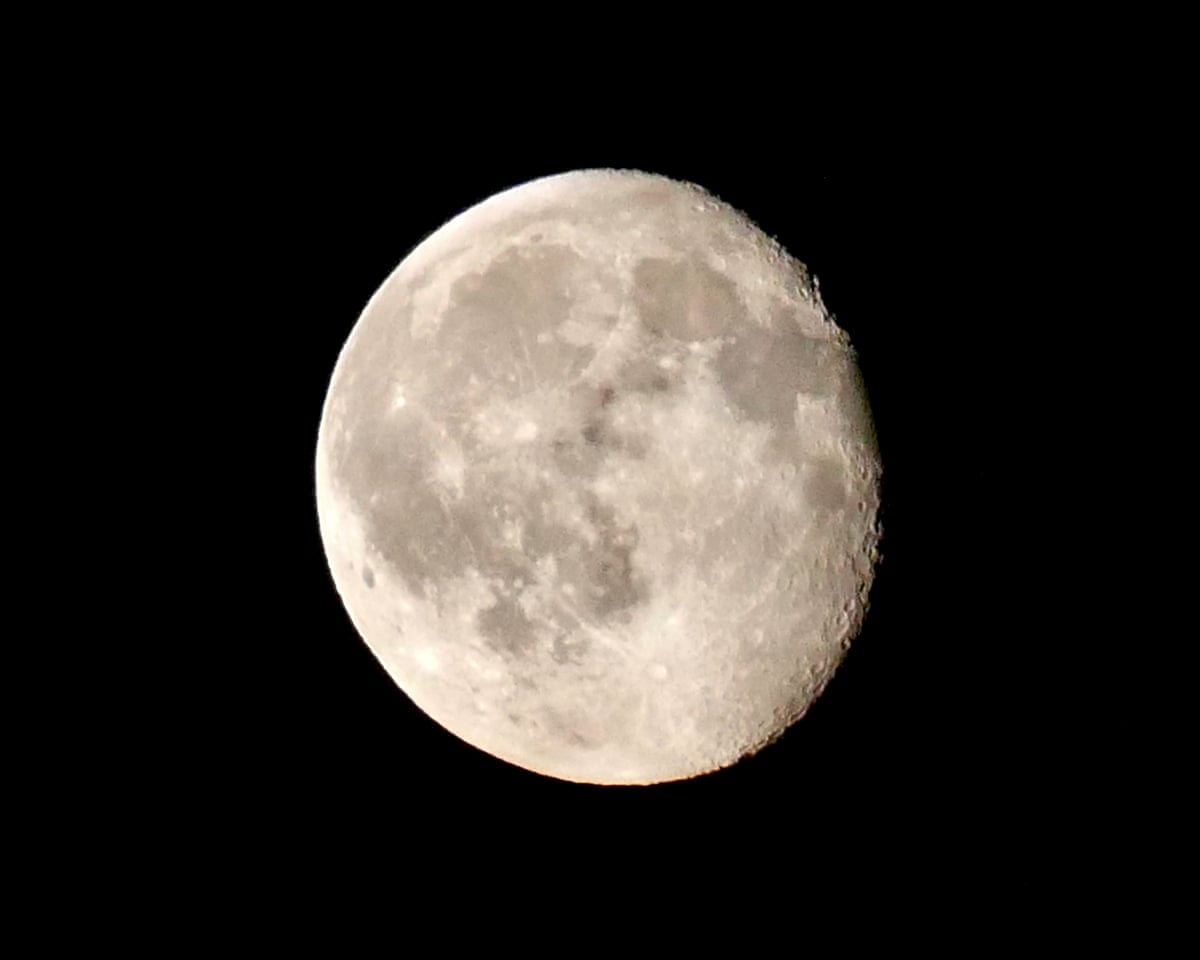 Um conselheiro militar de topo diz que os EUA devem se preparar para lutar ao redor da Lua