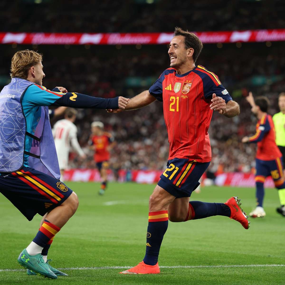Espanha vence Inglaterra de virada no Wembley