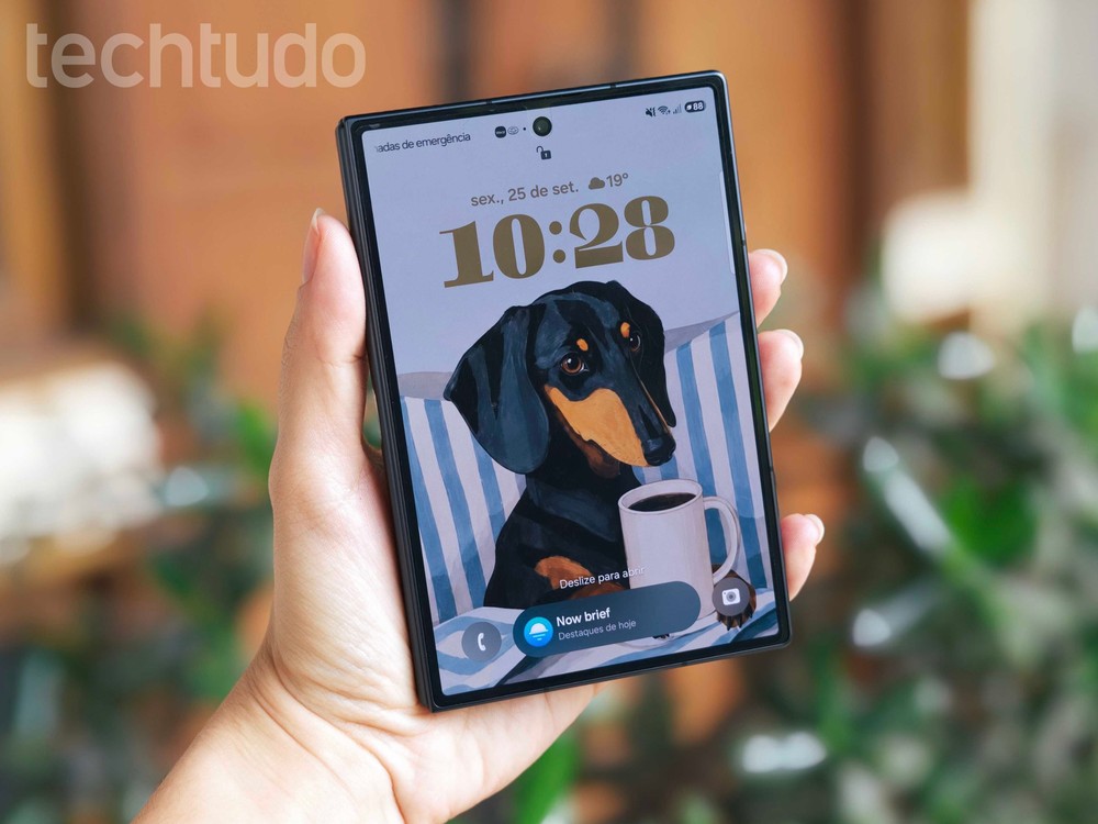 Tela externa do Galaxy Z Fold 8 — Foto: Ana Loubak/TechTudo