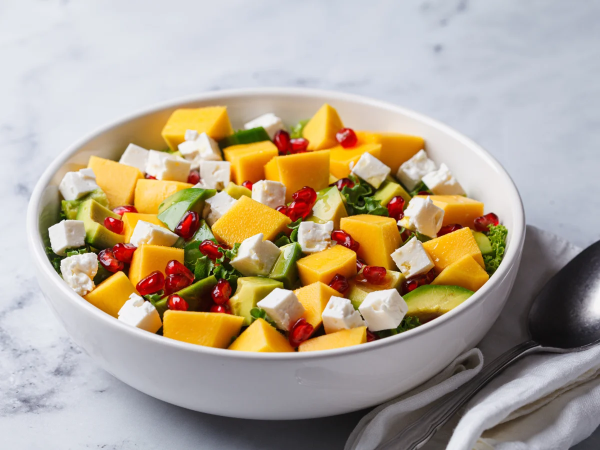 Salada de manga é receita prática e refrescante para o dia a dia