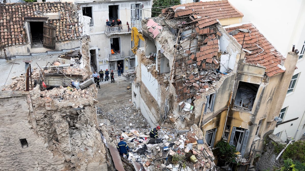 Rescuers pull 4 unconscious from collapsed building near the Acropolis in Greece