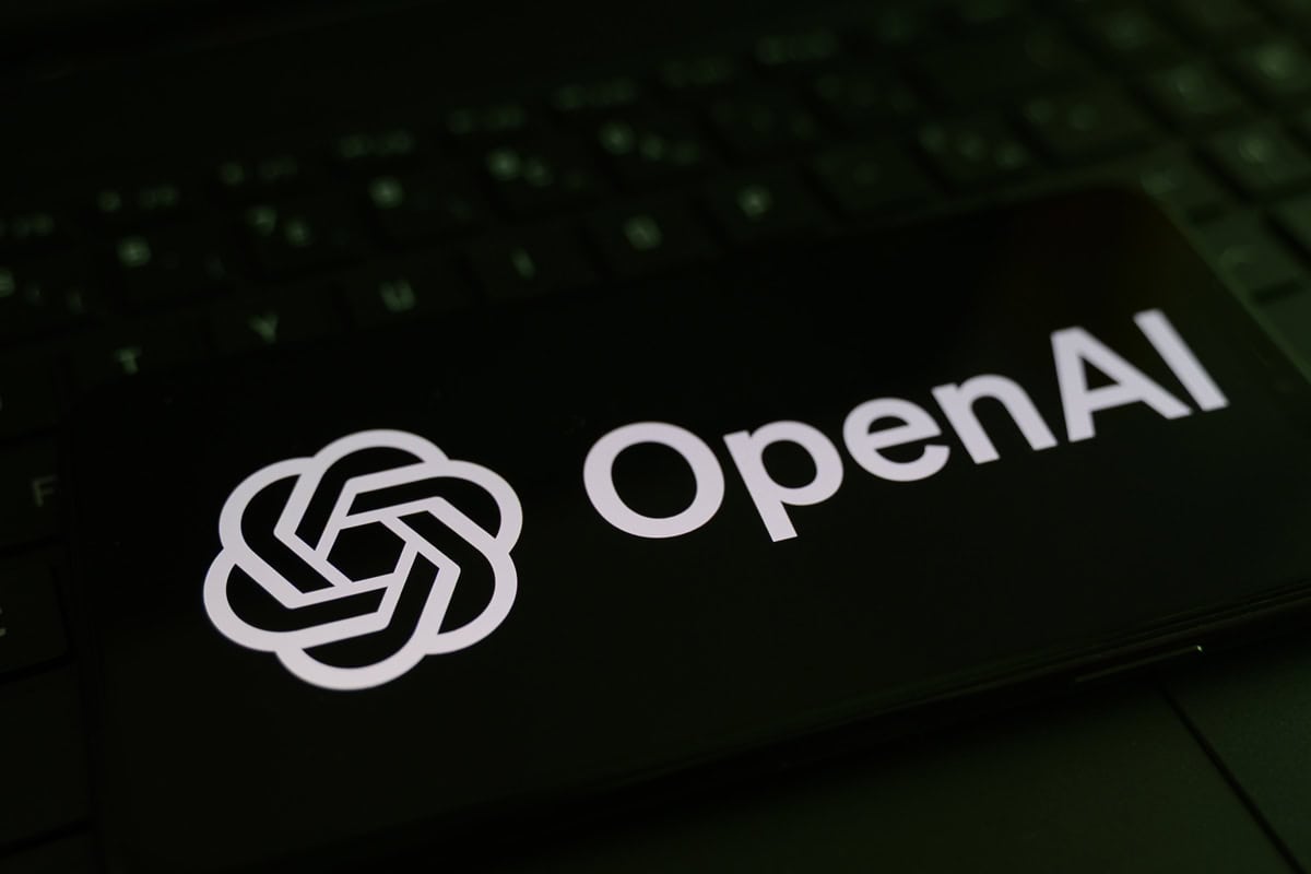 OpenAI testa anúncios no ChatGPT que permitem conversar com empresas por meio de agentes de IA