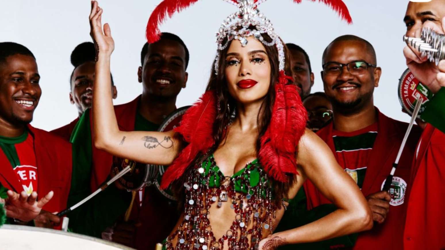Anitta revela &uacute;nica exig&ecirc;ncia para aceitar posto na Grande Rio