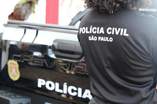 Polícia procura suspeito de abusar sexualmente de três crianças no litoral