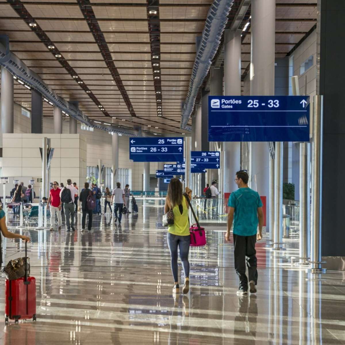 Aeroporto de Confins, em Belo Horizonte, suspende atividades por problema na pista
