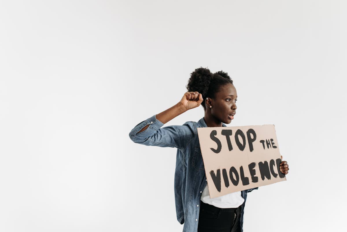Shari-Ann Henry | Existe um dever legal de denunciar violência doméstica?