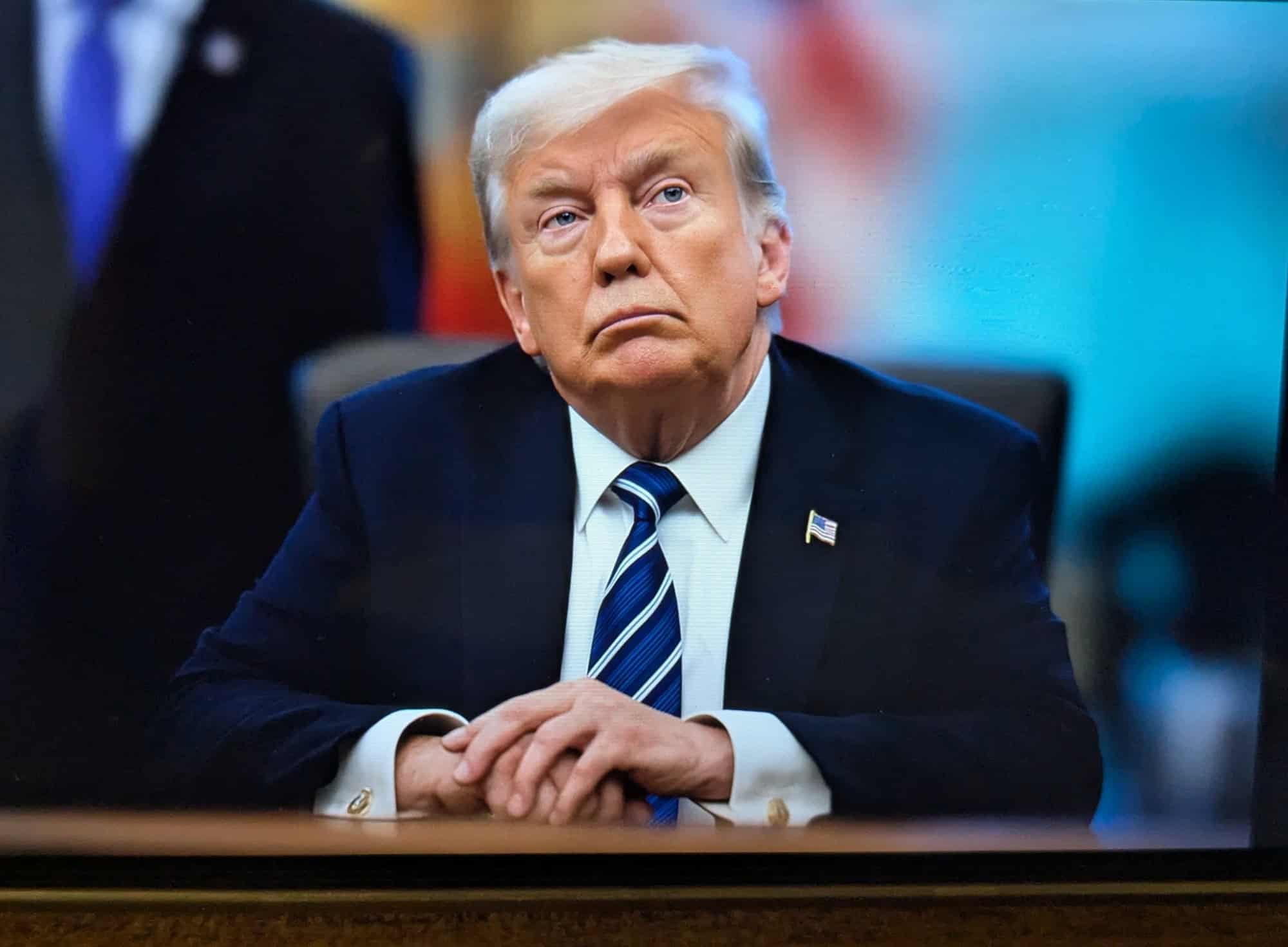 Inteligência superior? Extrema? Suprema? Trump abre enquete para trocar o nome da inteligência artificial