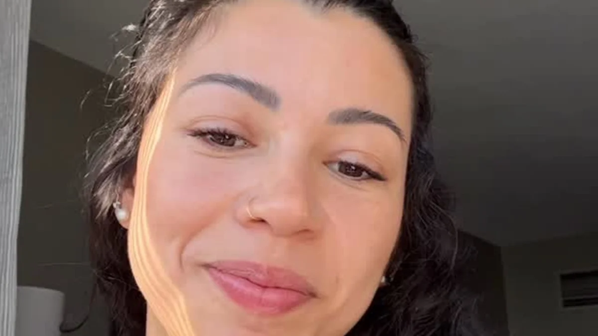 Carolana, jogadora vôlei brasileira, revela diagnóstico de câncer