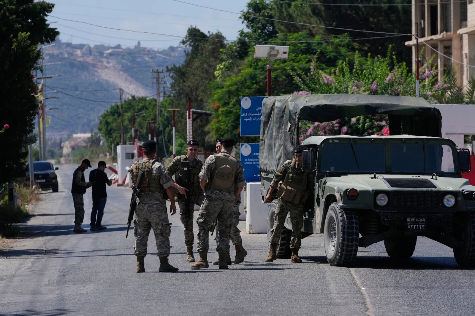 Os combates no Iêmen se intensificam enquanto as forças governamentais avançam em múltiplas frentes