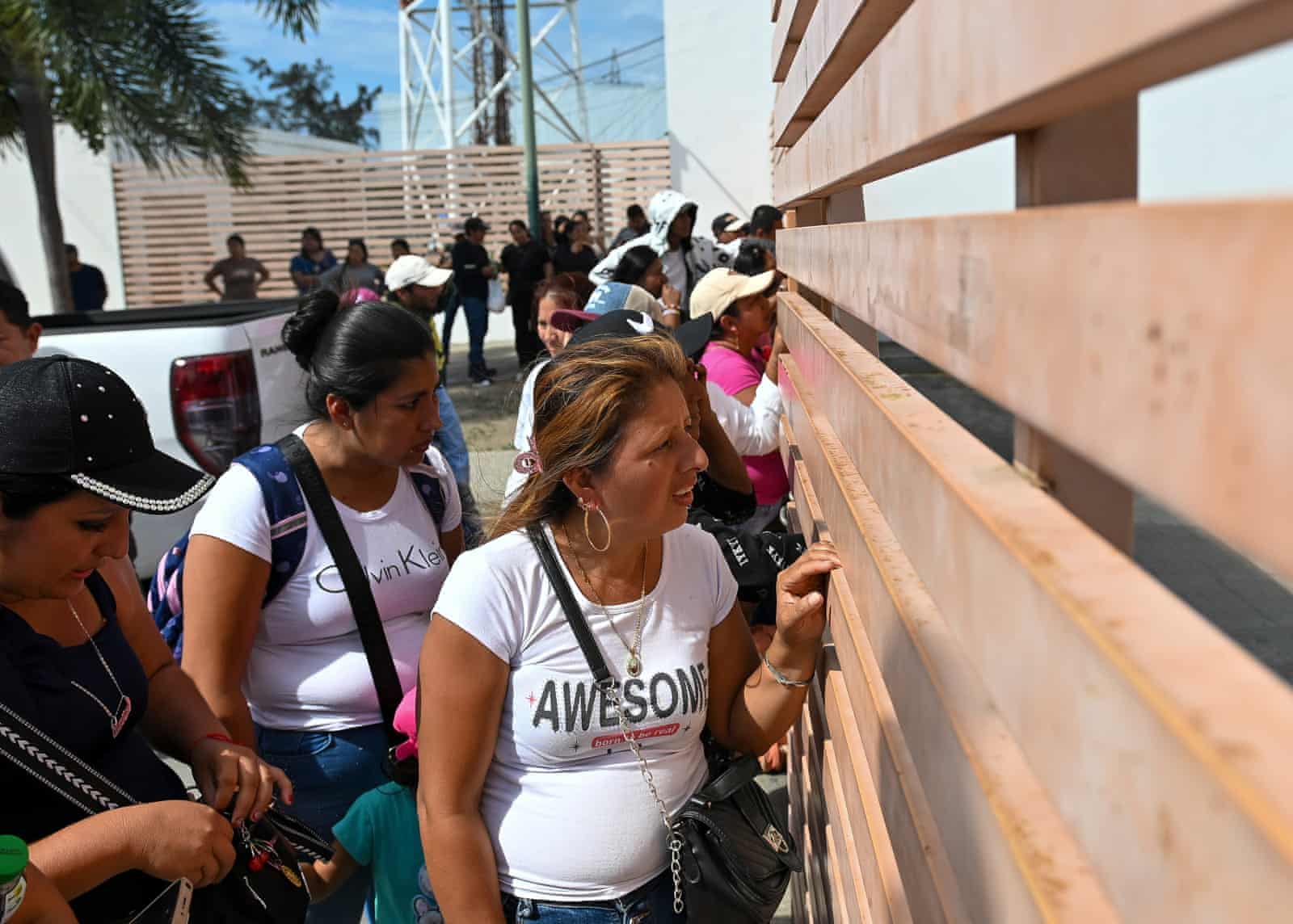 Ataques dos EUA a barcos de pesca equatorianos levantam preocupações humanitárias, mas a administração Trump não recua