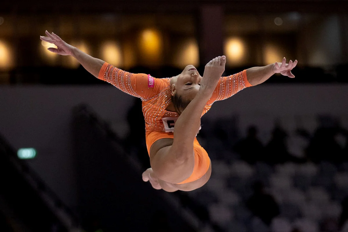 Flávia Saraiva é ouro e Rebeca Andrade leva prata em dobradinha na trave