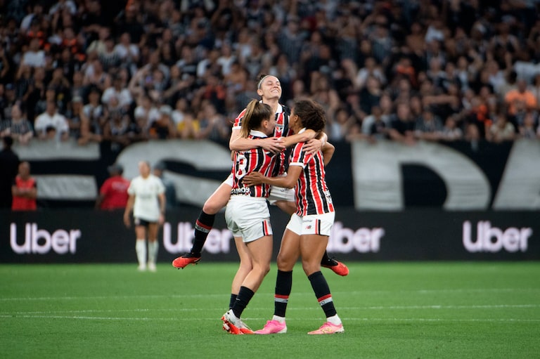 Corinthians sai na frente, mas São Paulo busca virada na 1ª final do Brasileiro feminino