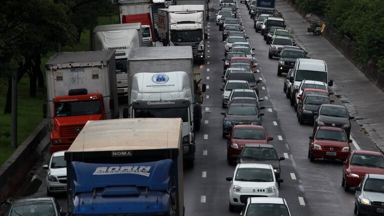 Pode isso? Conheça cinco regras de trânsito que caminhões são obrigados a obedecer
