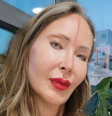 Maria Stella Splendore: beleza ressaltada pela tilaka, a marcação sagrada na testa que simboliza a devoção espiritual, a proteção divina e energia divina feminina Foto: Reprodução (imagem com qualidade aumentada por IA)