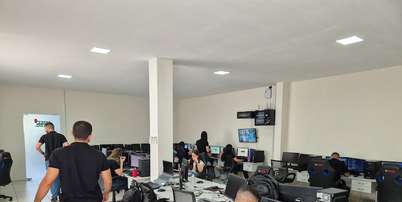 O escrit&oacute;rio da Pixbet em Serra Branca (PB) emprega cerca de 100 pessoas que trabalham no call center da casa de apostas Foto: Vin&iacute;cius Valfr&eacute;/Estad&atilde;o / Estad&atilde;o