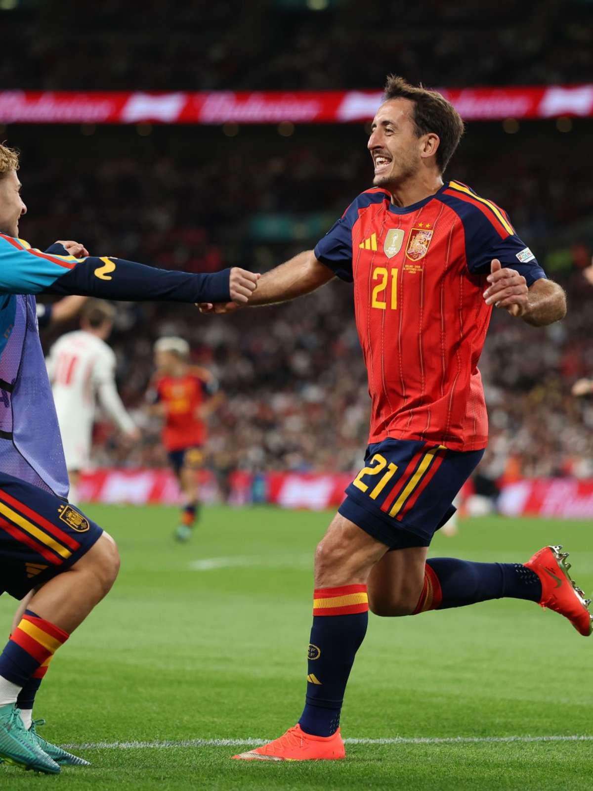 Espanha vence Inglaterra de virada no Wembley