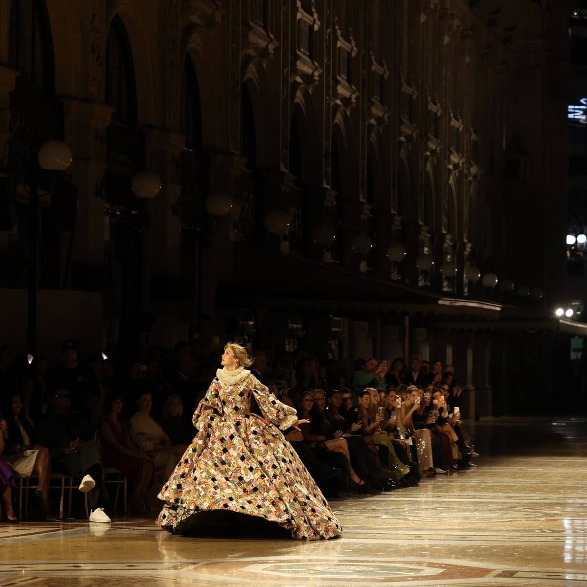 'É problemático': preocupação enquanto fabricante de injeções para perda de peso patrocina evento da Vogue World