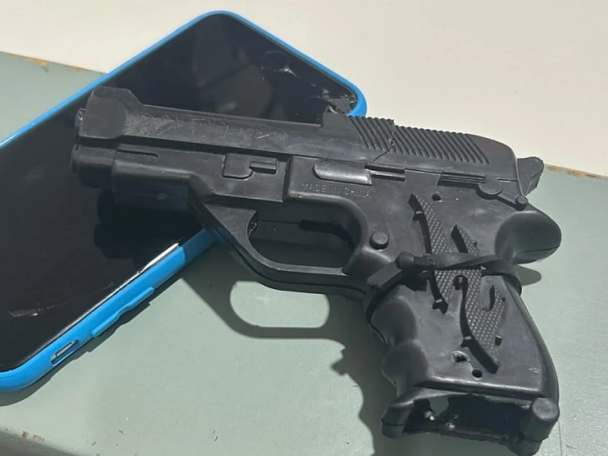 CE: jovens são baleados por policiais ao encenarem assalto para "novelinha"