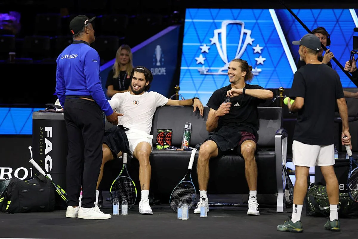 Carlos Alcaraz elogia Zverev: “Melhor jogador do mundo neste momento”