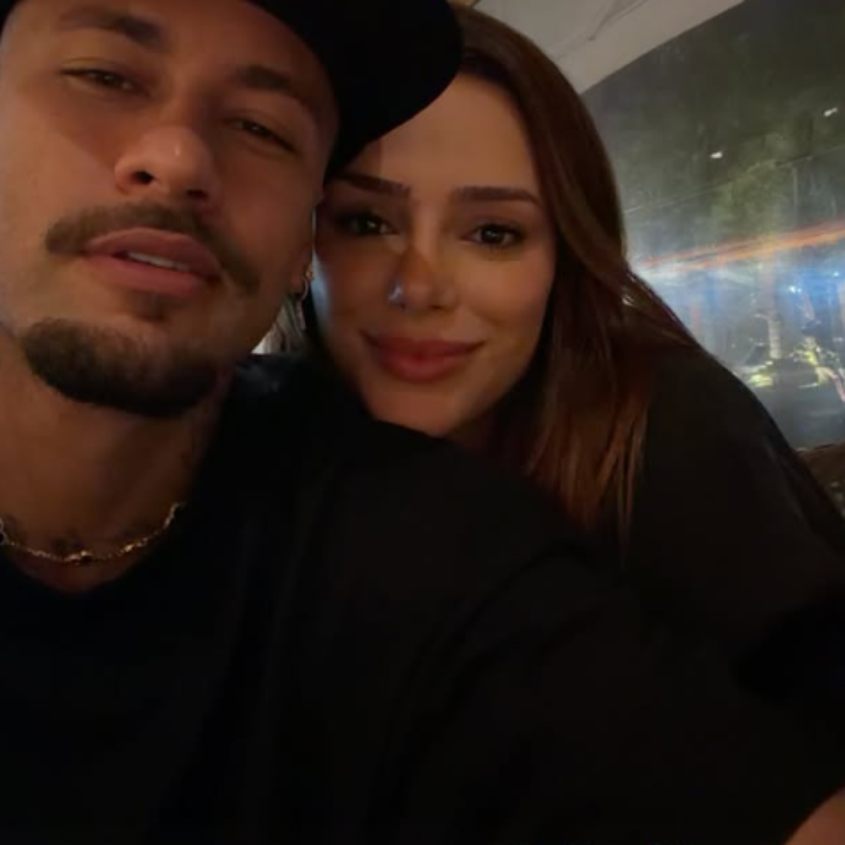 Neymar registra momento romântico com Bruna Biancardi