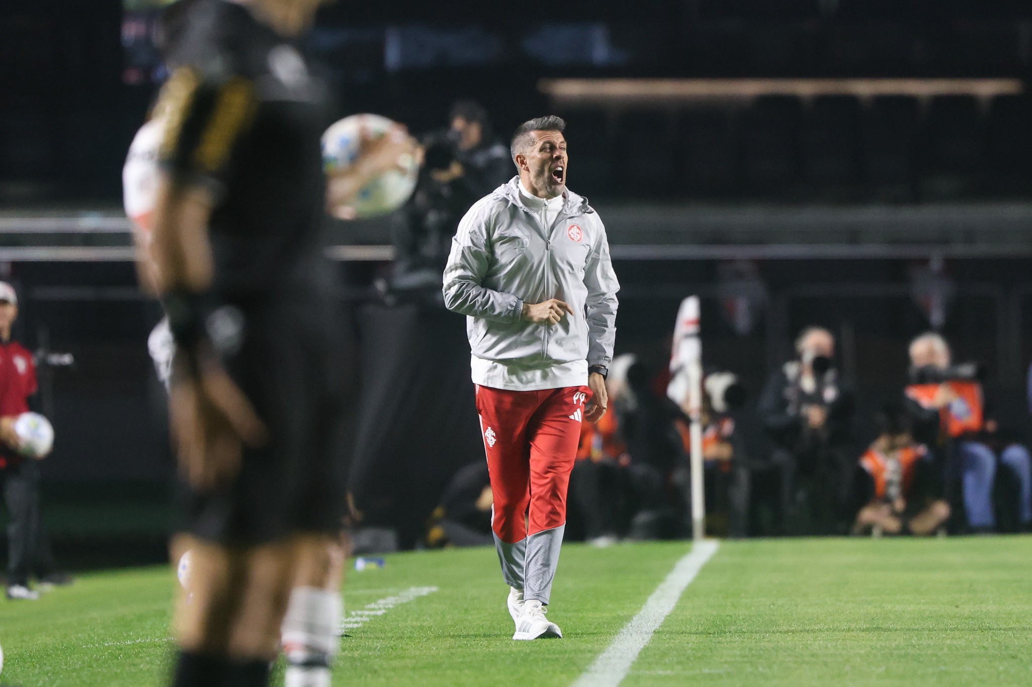 Pezzolano diz que ainda pode salvar o Inter, mas admite: "Cada vez mais difícil"