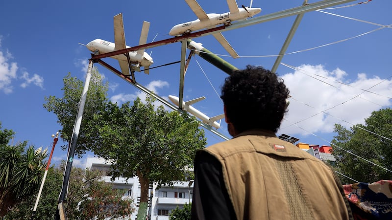 Os planos de Trump para o pós-guerra, Emirados Árabes Unidos elevam as taxas de juros e experimentos com armas dos Houthis