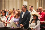 O candidato ao governo de São Paulo Fernando Haddad (PT) acompanha missa na Catedral da Sé neste domingo (27/9) acompanhado da esposa, Ana Estela.