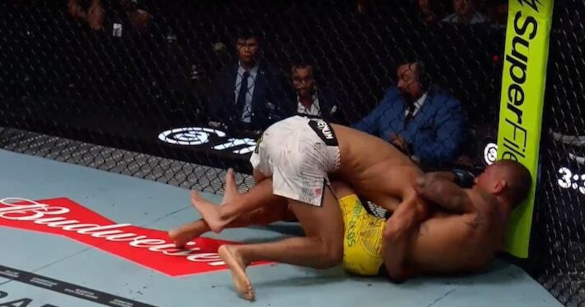 Imagens fortes: brasileiro perde consciência durante luta no UFC e é levado ao hospital