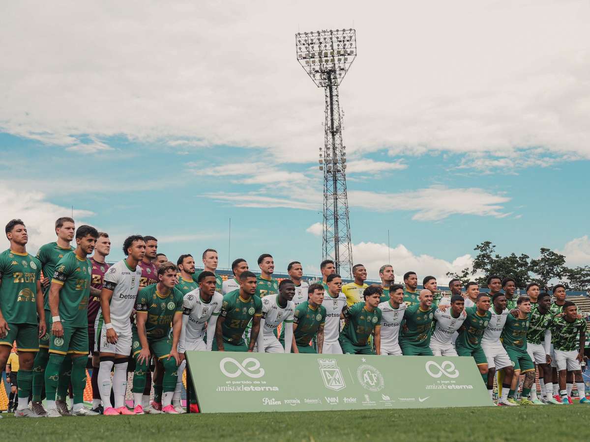 Chapecoense empata com Atlético Nacional em amistoso marcado por homenagens