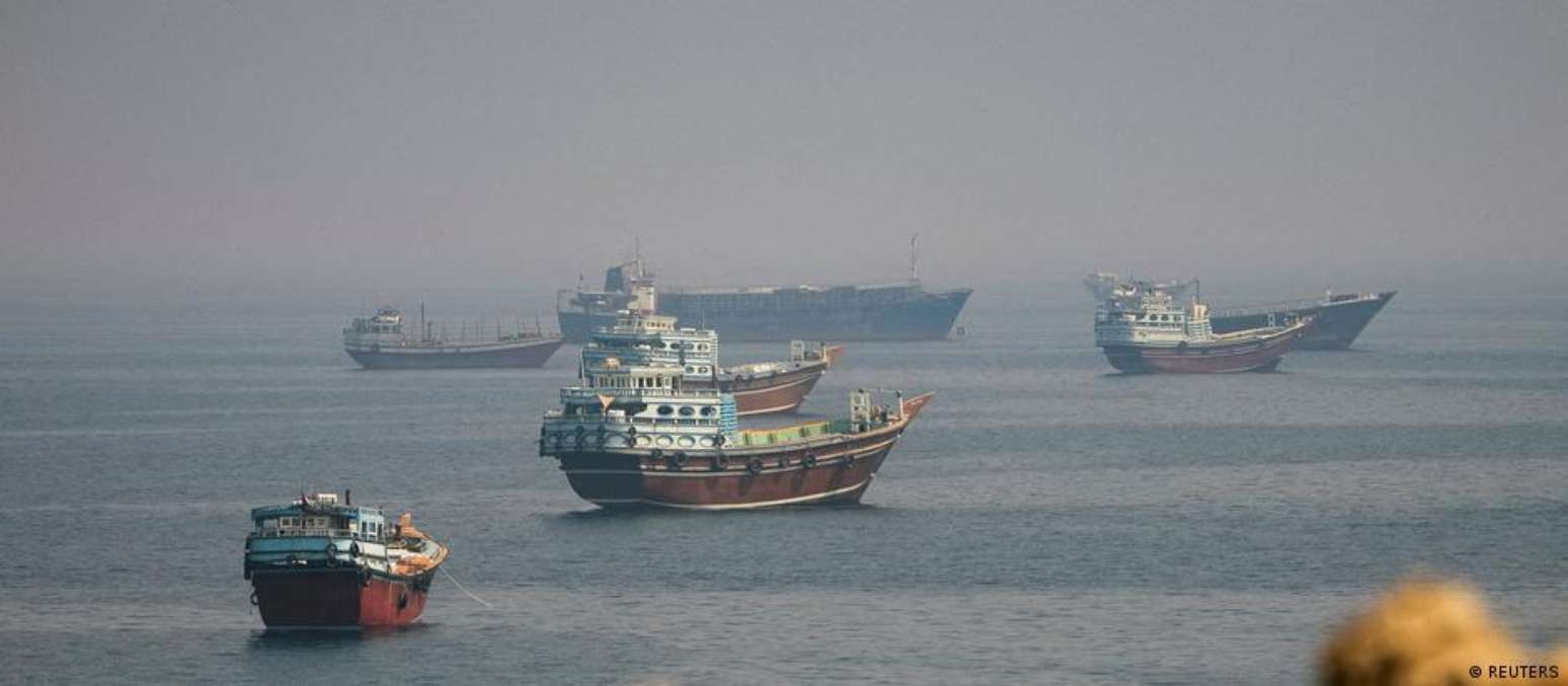 Embarca&ccedil;&otilde;es em &aacute;rea pr&oacute;xima ao Estreito de Ormuz