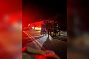 Ônibus de turismo ficou destruído após tombar na BR-262, no Espírito Santo; três pessoas morreram